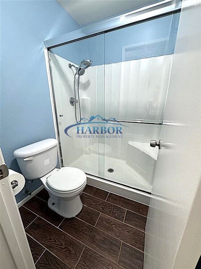 Building Photo - Spacious 2-Bedroom Townhouse in the Heart ...