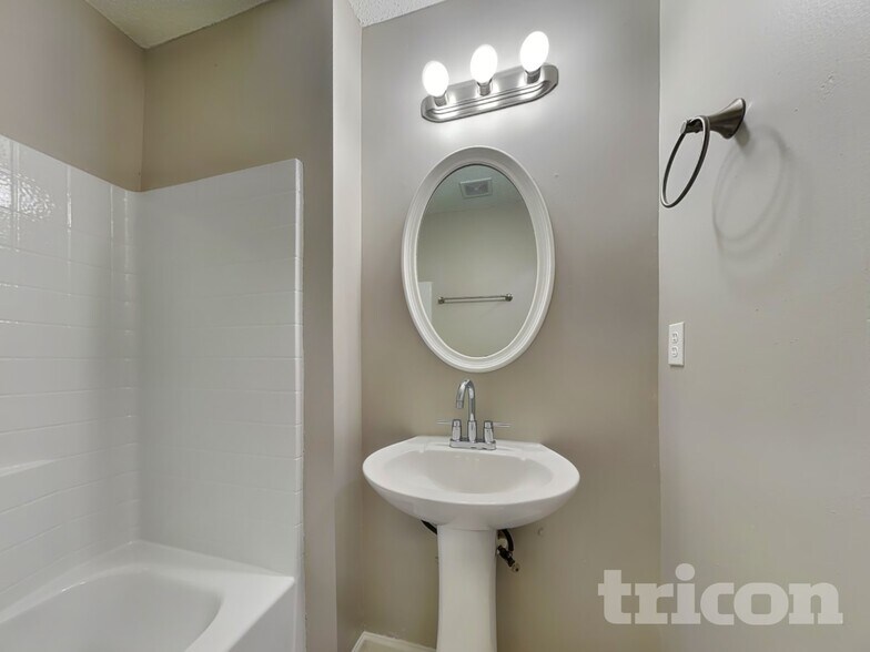 Building Photo - 5152 Rosetrace Cove SW