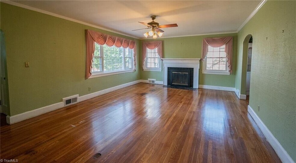 Building Photo - 208 Tremont Dr