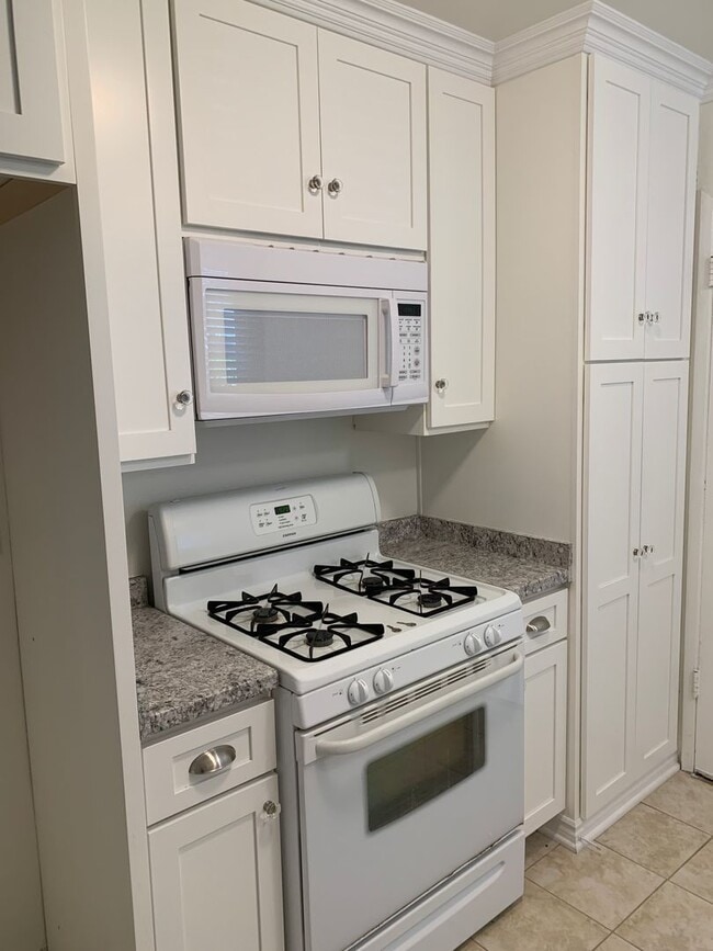 Building Photo - Great Neighborhood, 3 Bedroom Home for Rent