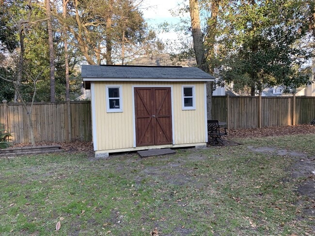 Building Photo - 1125 Phillips Park Dr