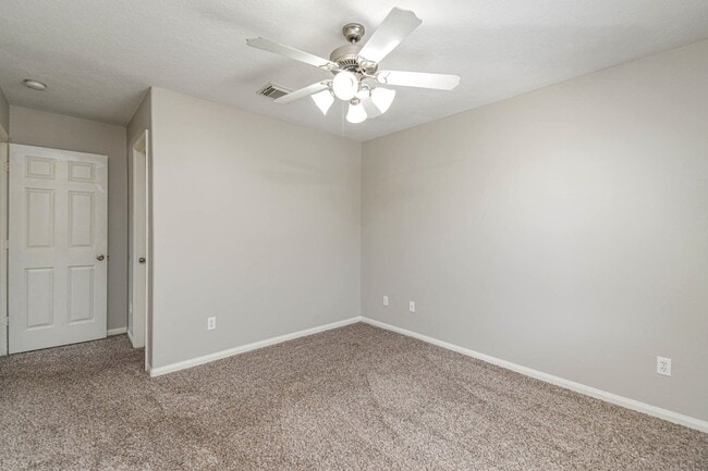 Building Photo - 245 Lake Estates Dr