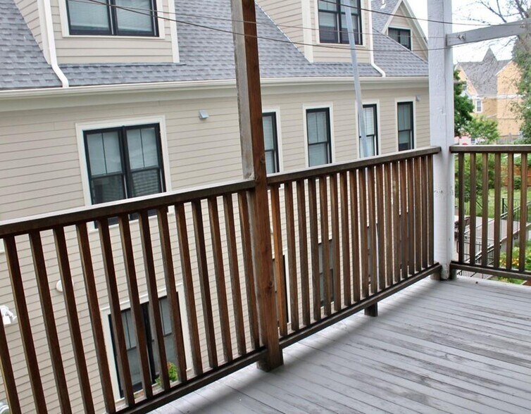 Building Photo - 8 Gilson Ter