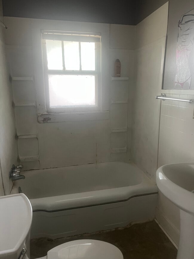 Building Photo - 1625 Catherine Dr