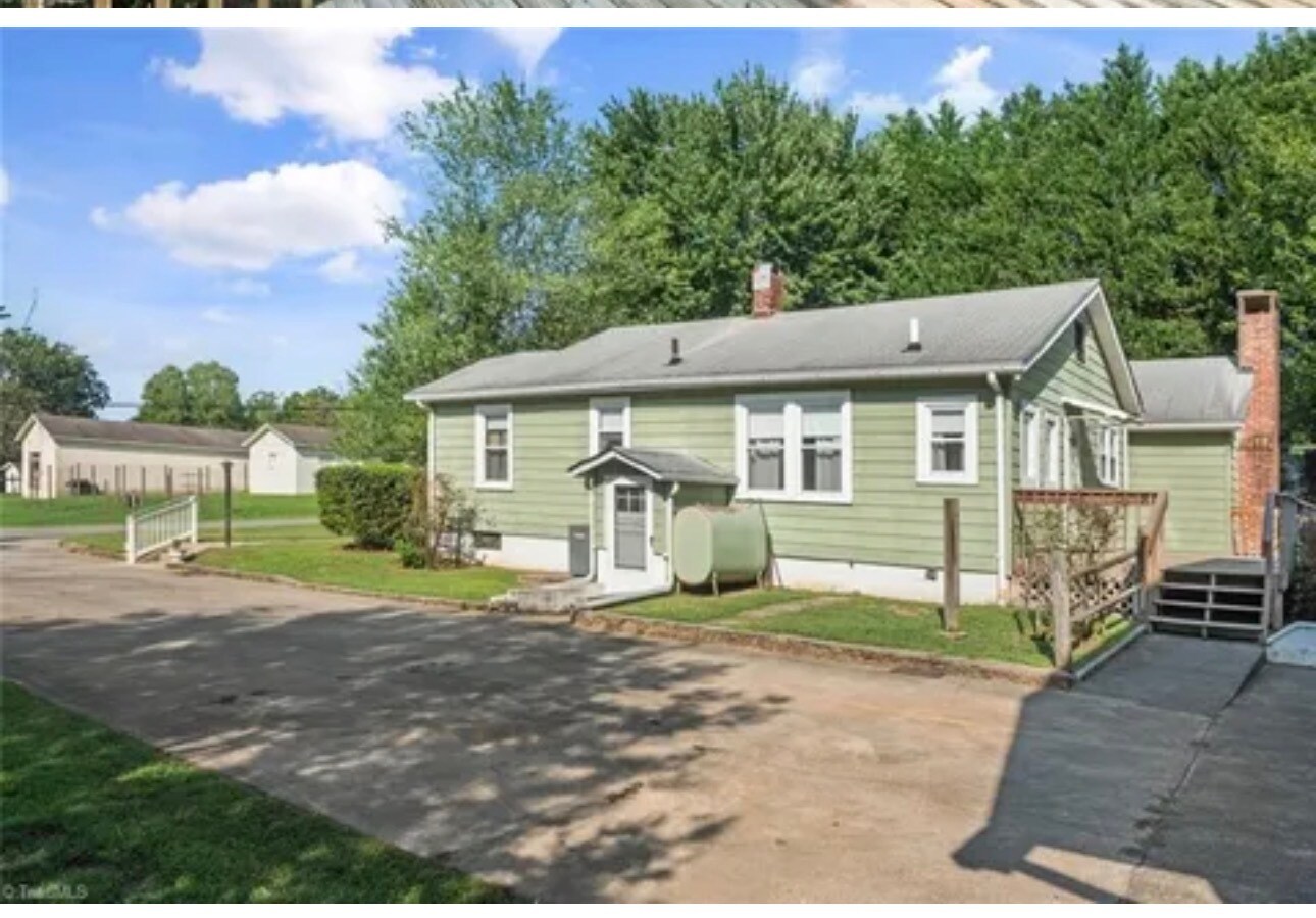 Building Photo - 103 Southview Dr