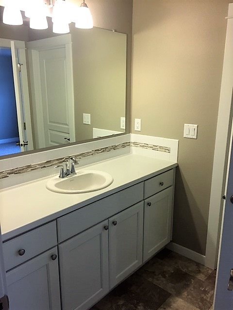 Building Photo - Spacious 3 Bed/2.5 Bath Single Family Home in Leehaven