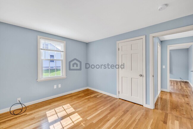 Building Photo - 62 Stoneleigh Rd