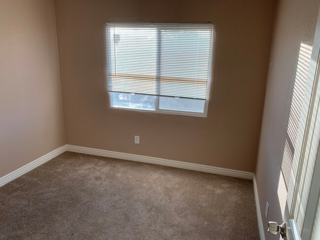 Building Photo - 4645 E Wood St