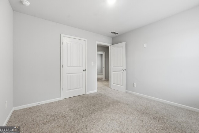 Building Photo - 6615 Bluffview Dr