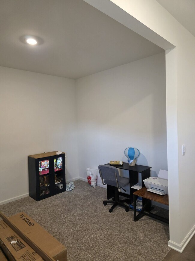 Building Photo - 6802 Daly Ln