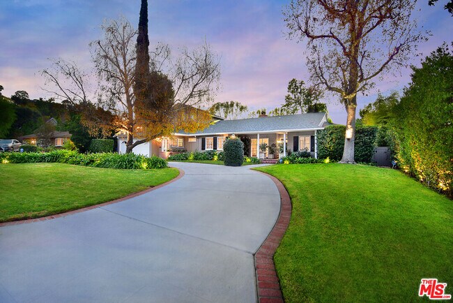 Building Photo - 4755 Alonzo Ave