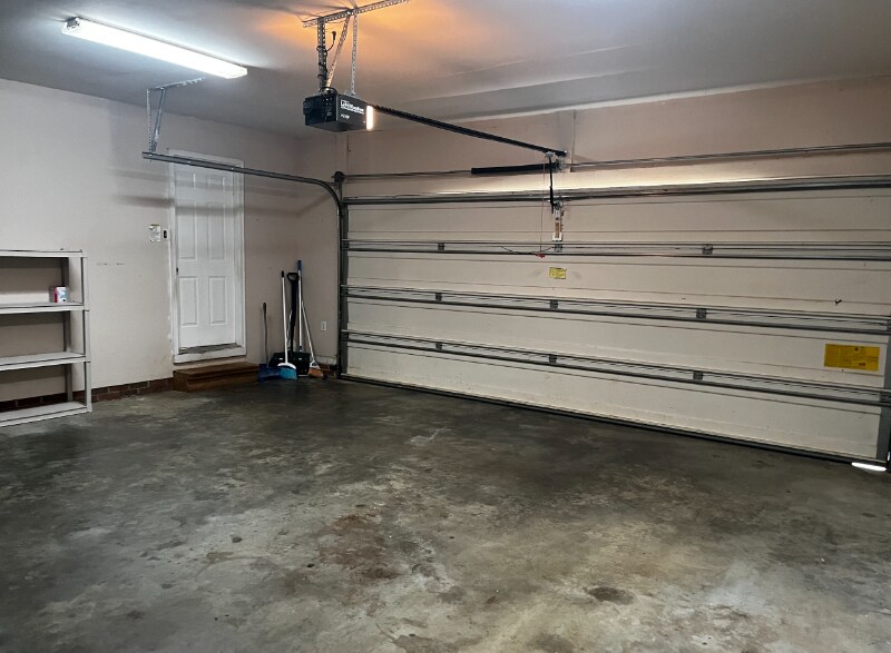Building Photo - 8509 Deer Path Ct