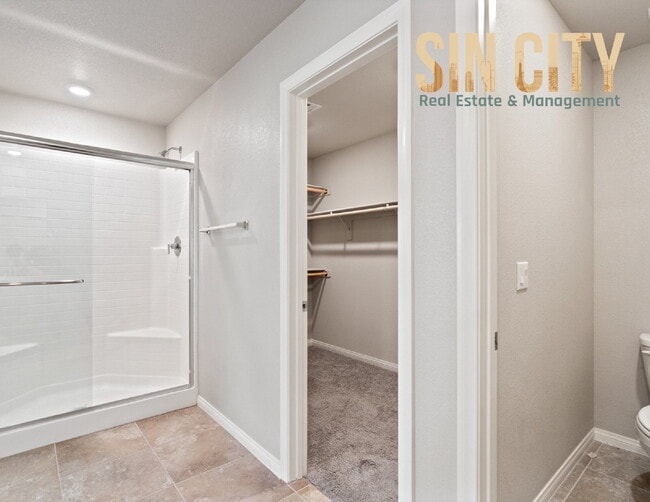 Building Photo - "Spacious 4-Bedroom Oasis with 2.5 Baths i...