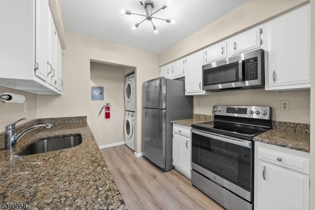 Building Photo - 1 Almond Dr