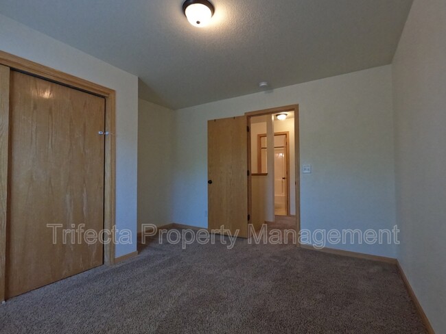 Building Photo - 950 52nd Ave Ct