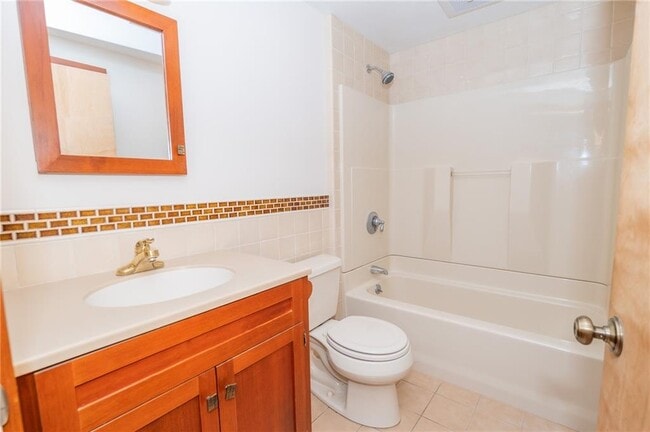 Building Photo - 137 A Kingstown Rd