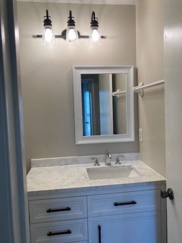 Building Photo - 2283 Hedgerow Road