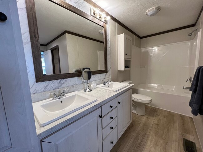 Building Photo - 5144 Chantelle Dr