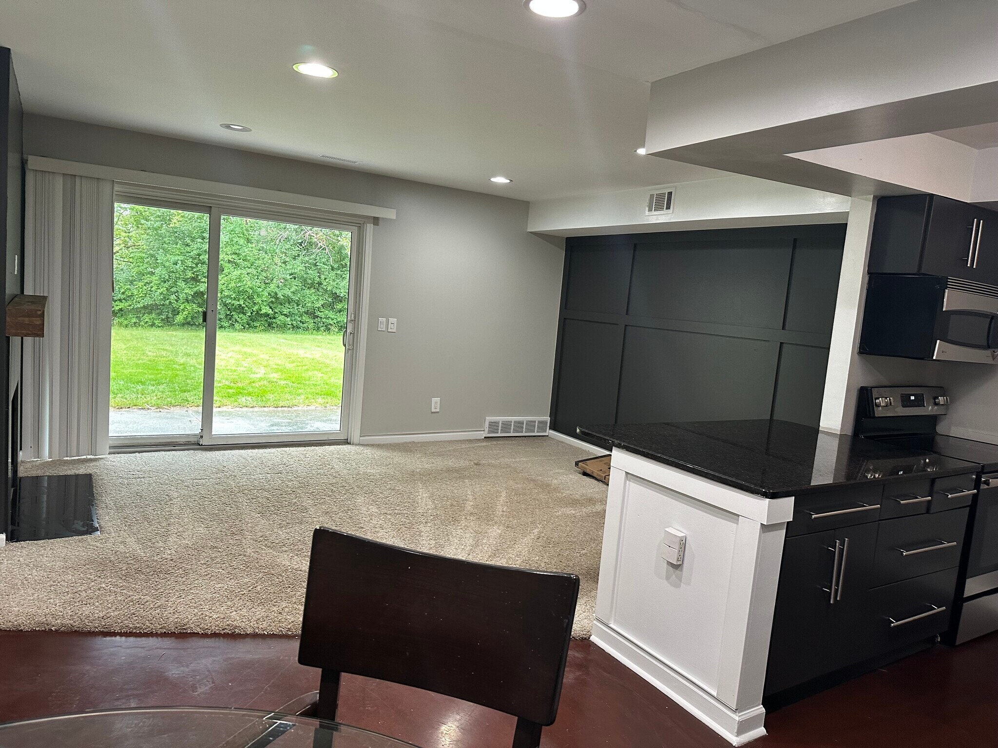 Building Photo - 2777 Davison Ave