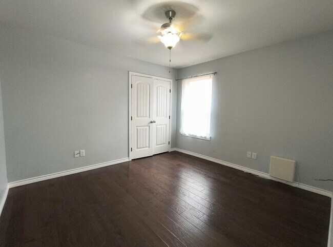 Building Photo - Elegant 3 bedroom, 2 bath home 4 minutes from Goodfellow AFB AVAILABLE NOW!