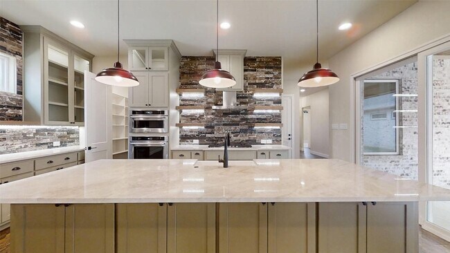 Building Photo - 2405 Vineyard Dr