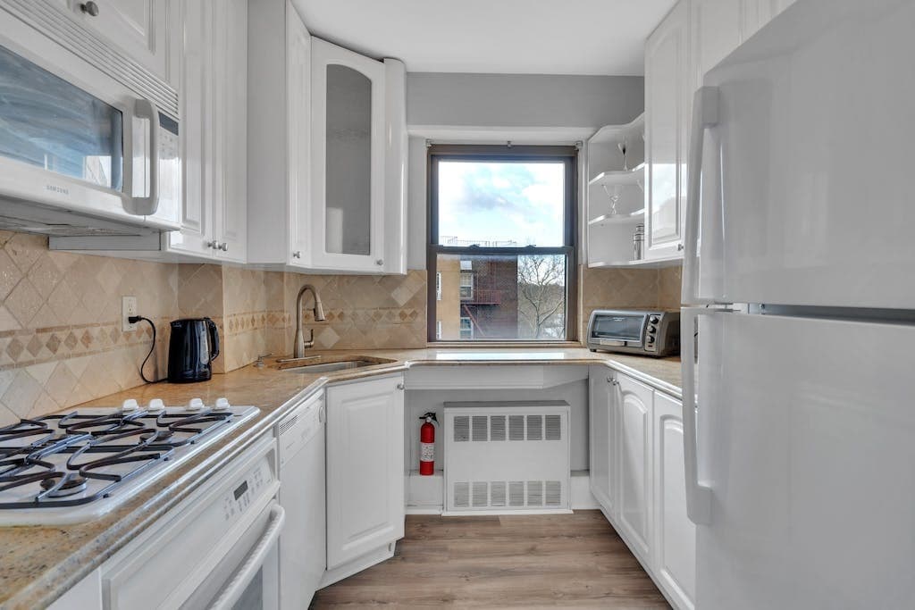 Kitchen - 8800 Boulevard East