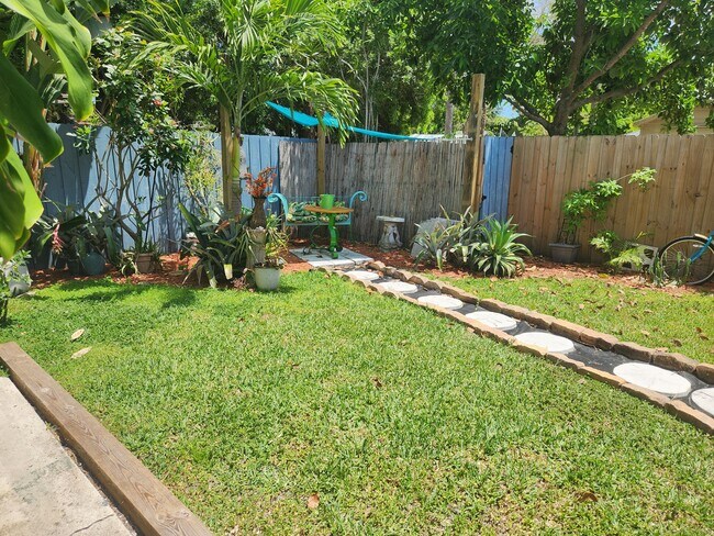 Building Photo - 452 Martin Ave