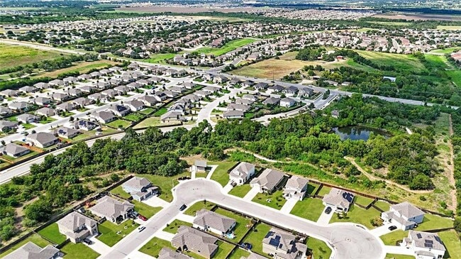 Building Photo - 112 Silver Springs Bend