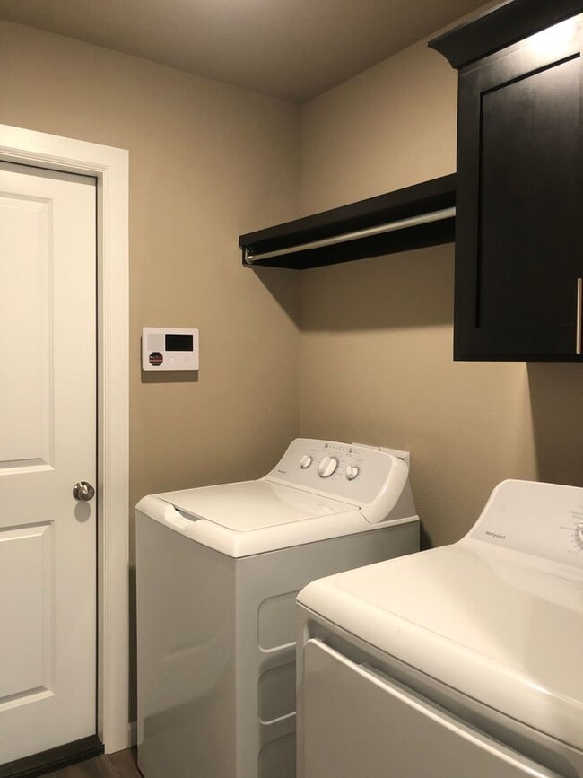 Building Photo - Newer Construction In Ashbury Park In Collinsville!