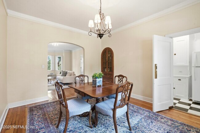 Building Photo - 3319 Pine St