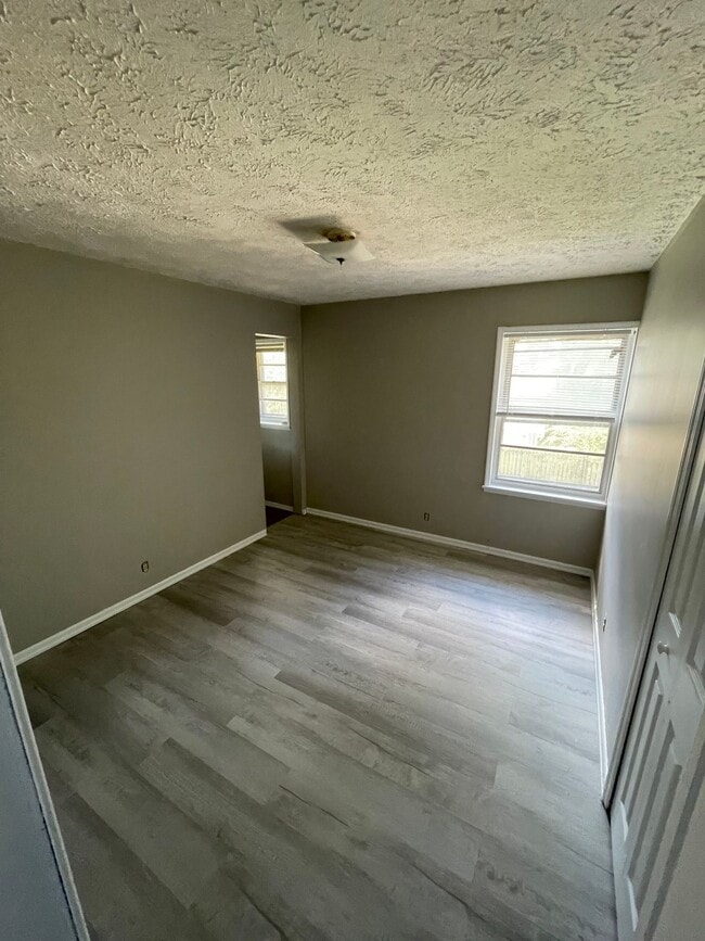 Building Photo - $875 Potter House Apartments: Directly adjacent to BSU and IU Health Ball Memorial Hospital.