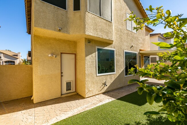 Building Photo - Immaculate 3 bedroom house with a Loft in ...
