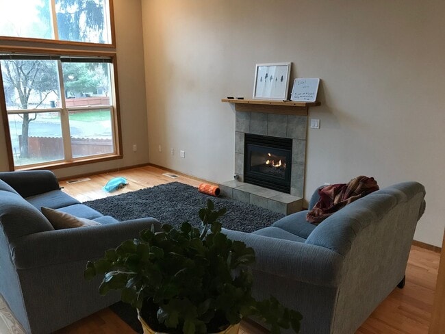 Building Photo - Spacious 4 Bed/2.5 Bath Home on Cul-De-Sac - NE Bend