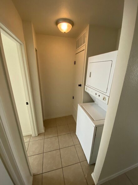 Building Photo - 8487 Roseway Dr