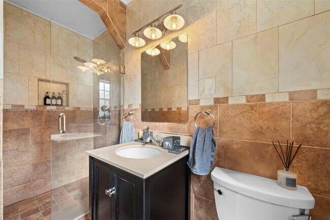 Building Photo - 555 NE 73rd St