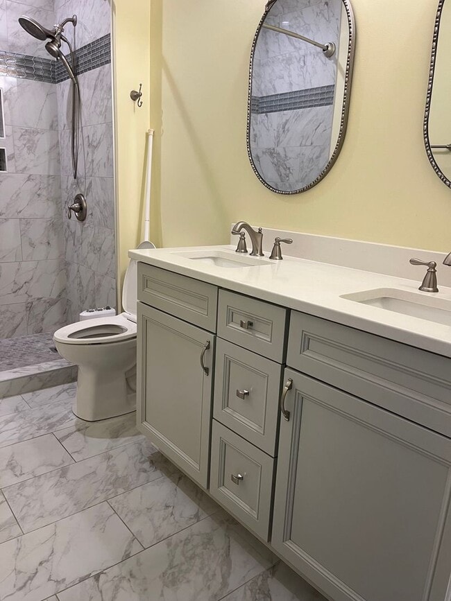 Building Photo - Like new Townhome
