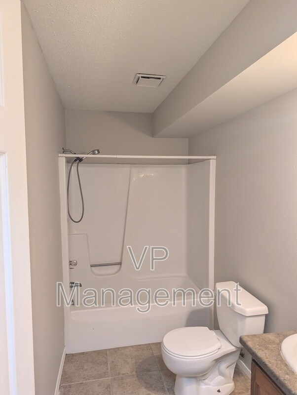 Building Photo - 2218 Emerald Dr