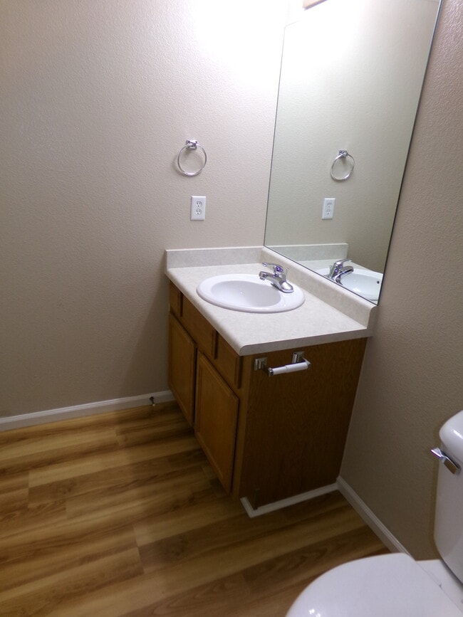 Building Photo - 844 Apex Dr