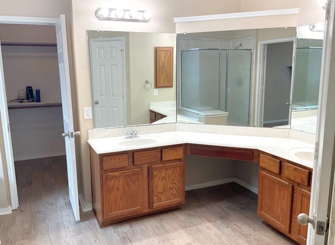 Building Photo - 2360 Merlin Dr