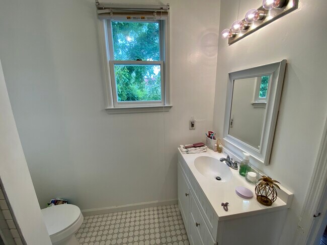 Building Photo - 79 Smith St