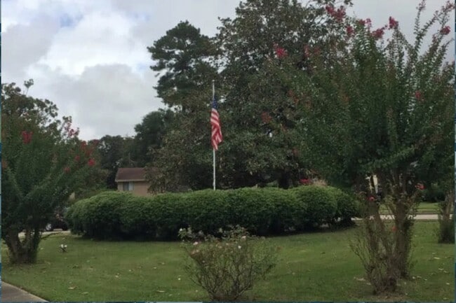 Building Photo - 300 Cobb Mill Rd