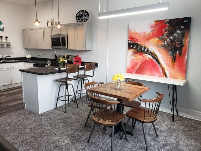 Building Photo - 209 5th St