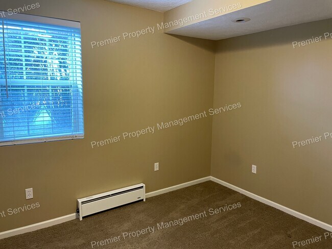 Building Photo - 709 Williamsburg Ct