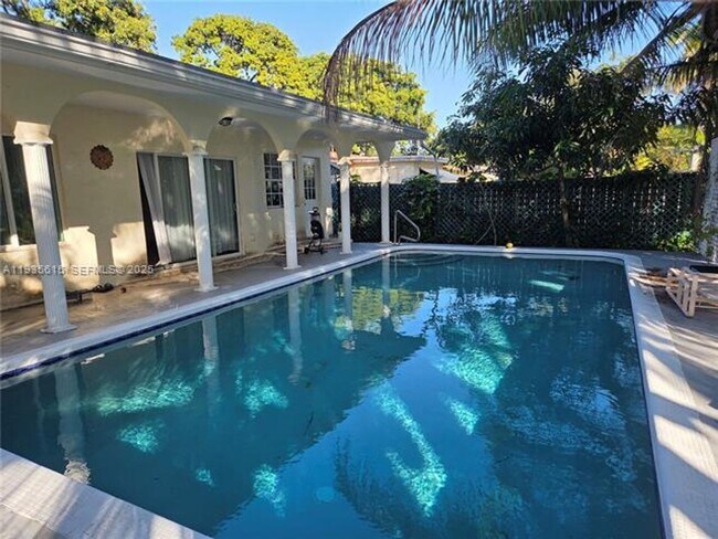 Building Photo - 301 SW 5th St