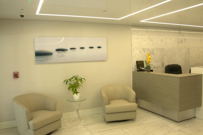 Building Photo - 340 Sunset Dr