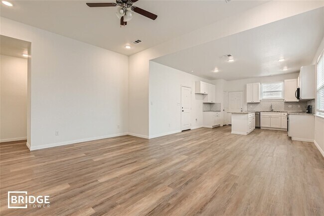Building Photo - 5501 Wynwood Dr