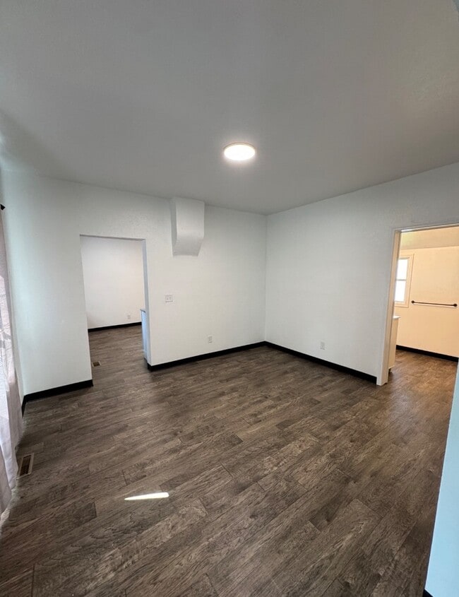 Building Photo - 601 W Wolf Ave