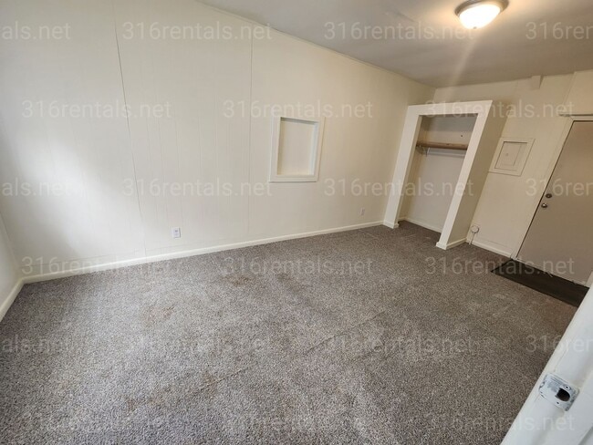 Building Photo - $1,050- 3 bedroom/ 1 bathroom - Single Family Home
