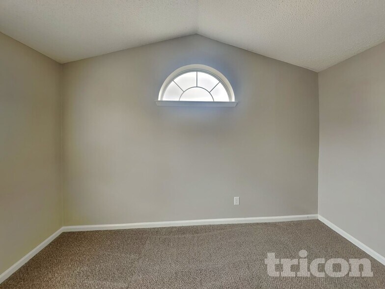 Building Photo - 11123 White Stag Dr