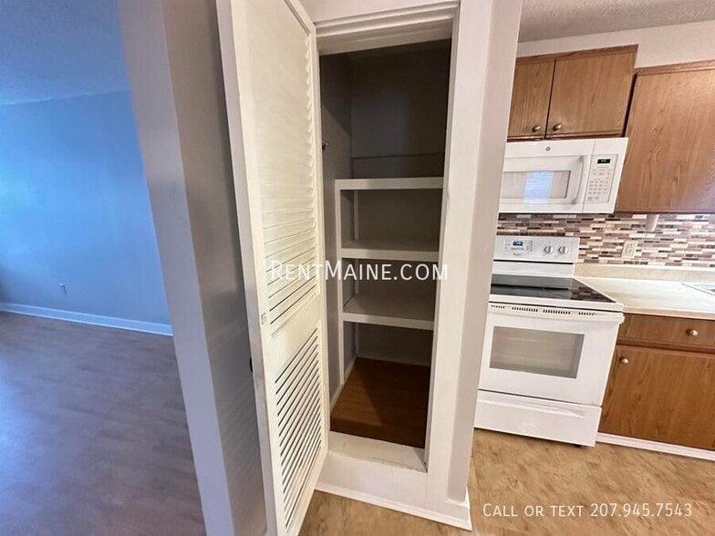 Building Photo - 119 Main St